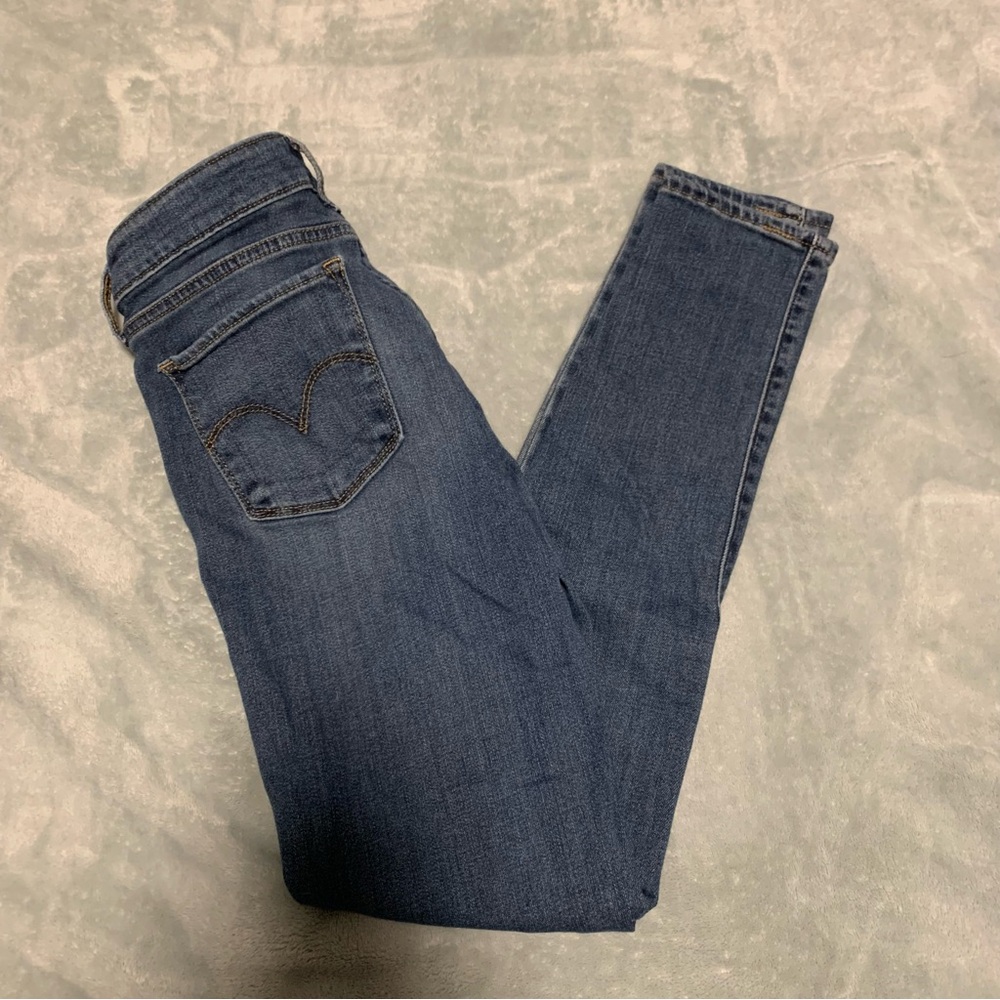 Levi’s size 27 skinny jeans